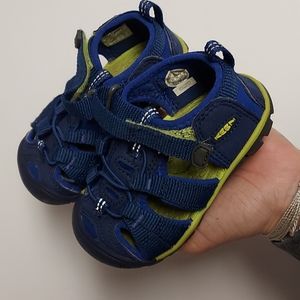 KEEN infant/toddler size 6 shoes